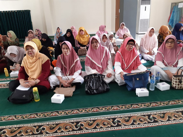 Kegiatan Pengajian Rutin dan Santunan Anak Yatim