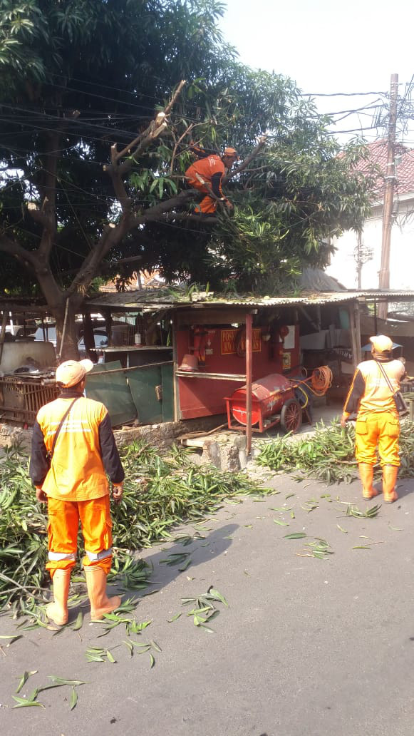 Kerja Bakti di lingkungan warga RW 01
