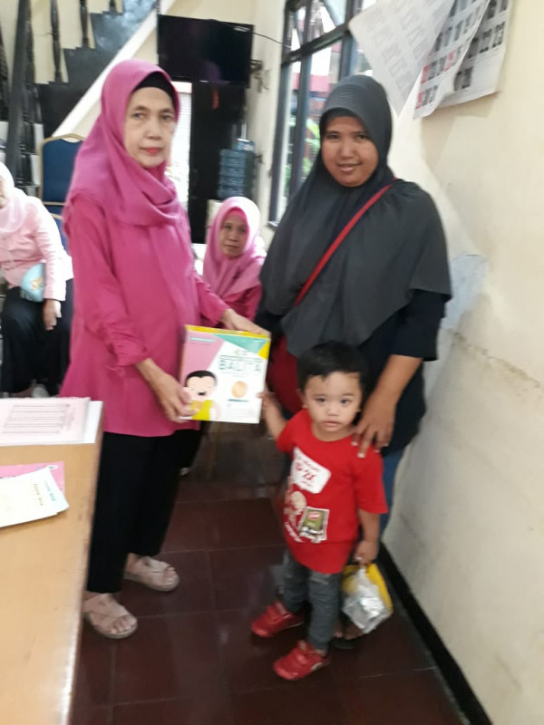 Posyandu Balita (Pemberian PMT bagi Bumil dan Balita)