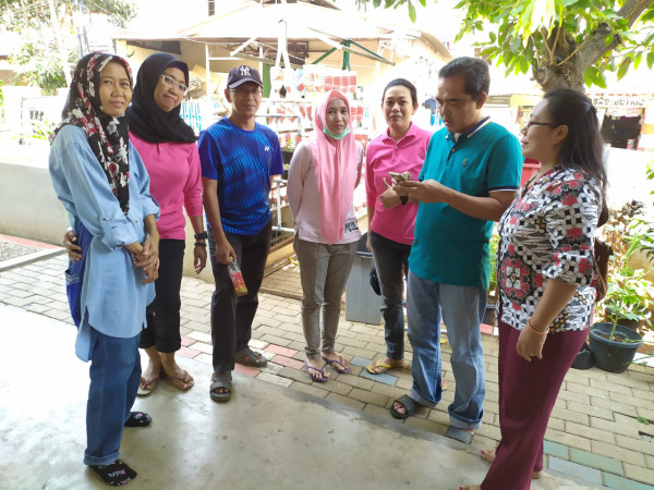 Pembagian Kartu ATM bagi Kader Dasawisma di RPTRA UTAKASE