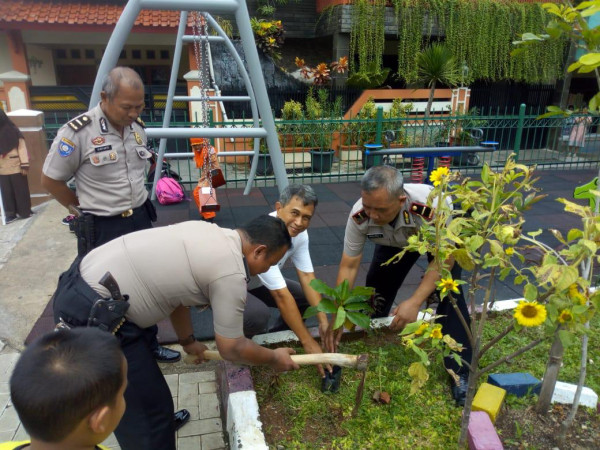 Penghijauan Tanam Pohon