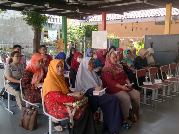 Sosialisasi Kecacingan untuk Guru Paud, TK, SD, SMP, SMA dan kader Posyandu uks 2 di Rptra Utakase