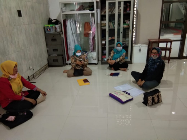 Kegiatan Monitoring Administrasi Bank Sampah RW 07