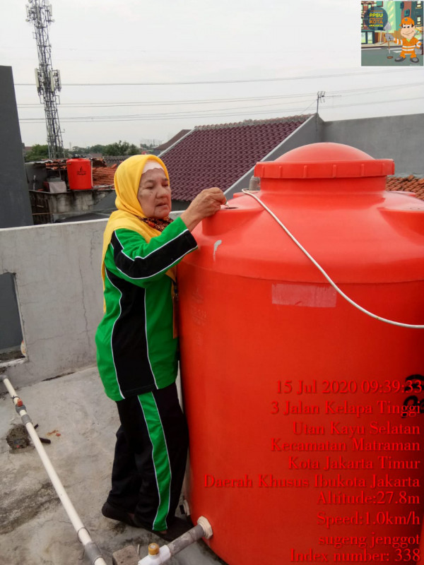 Larvasidasi RW008 Kelurahan Utan Kayu Selatan 