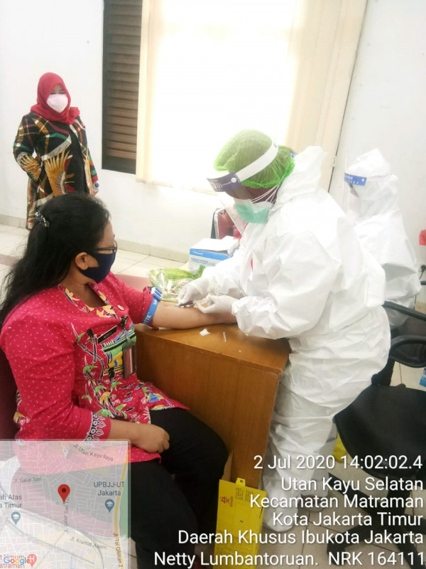 Pemeriksaan Rapid Test Bagi Karyawan dan PPSU serta Pengelola RPTR Kelurahan Utan Kayu Selatan