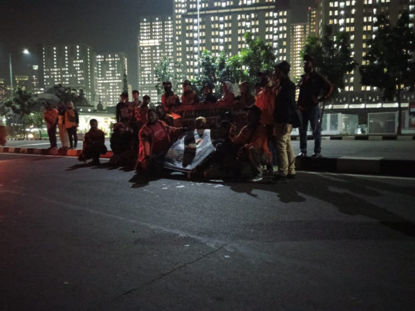 Bentuk kepedulian PPSU se Jakarta..memberikan suport/bantuan kpd PPSU yg OTG /positif wabah covid 19 di Wisma Atlit 