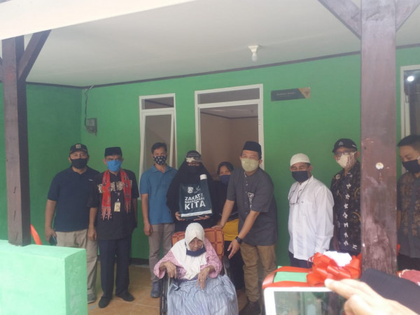 Peresmian bedah rumah di rw 005