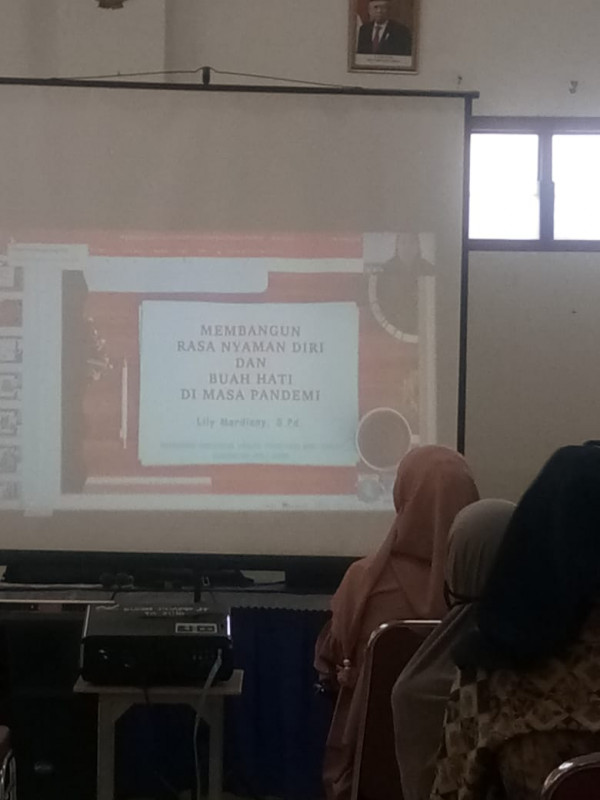 Nobar Kader Dawis dan PKK Kelurahan Utan Kayu Selatan