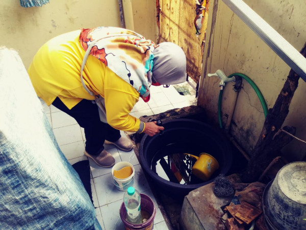 GREBEK JENTIK DAN LARVASIDASI RW011