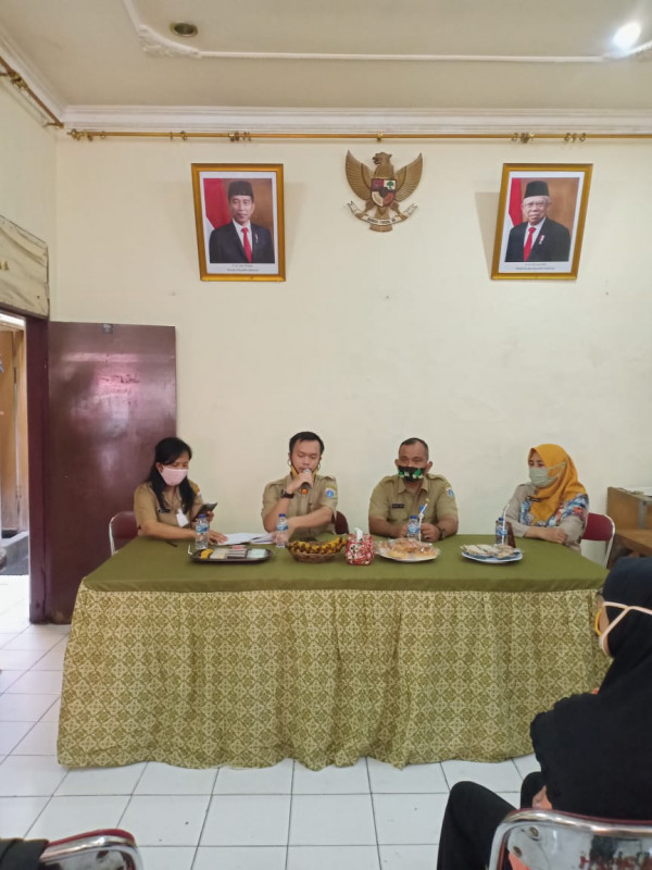 Pelatihan Pembinaan Kampung Sehat dari Sudin KPKP di Rw06