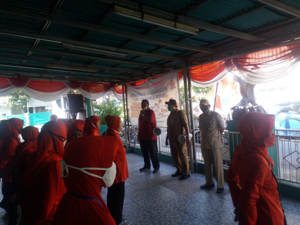 Grebek Jentik, Larvasidasi dan Monitoring dari Kasie Kesra Ka Puskes UKS 1 DI rW012