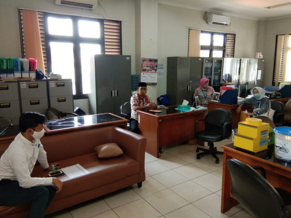 Monitoring Bantuan Sosial (Bansos) ke Kelurahan Utan Kayu Selatan