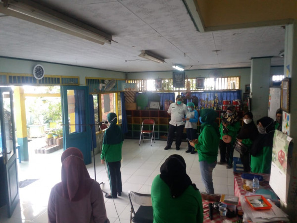 Koar-koar PSN dan Covid -19 bersama Kasie Kesra Kecamatan Matraman, Puskesmas Utan Kayu Selatan 2 dan Staf Kesra Kelurahan Utan Kayu Selatan