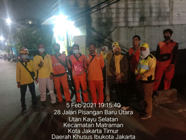 Monitor Proses pemindahan PJU oleh kasi pemerintahan UKS