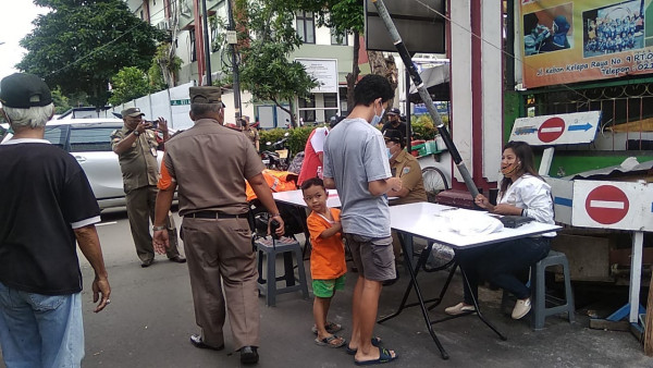 Operasi Masker di Wilayah RW 011 