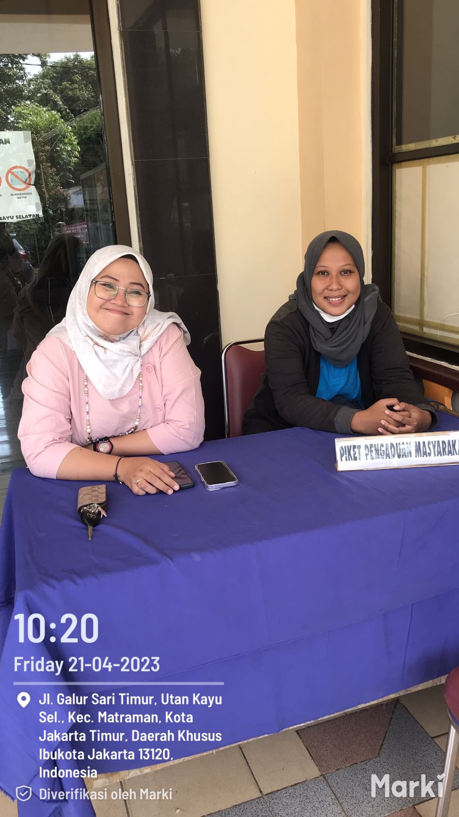 Pengelola RPTRA dan Staf Kelurahan Piket Pos Pengaduan Masyarakat