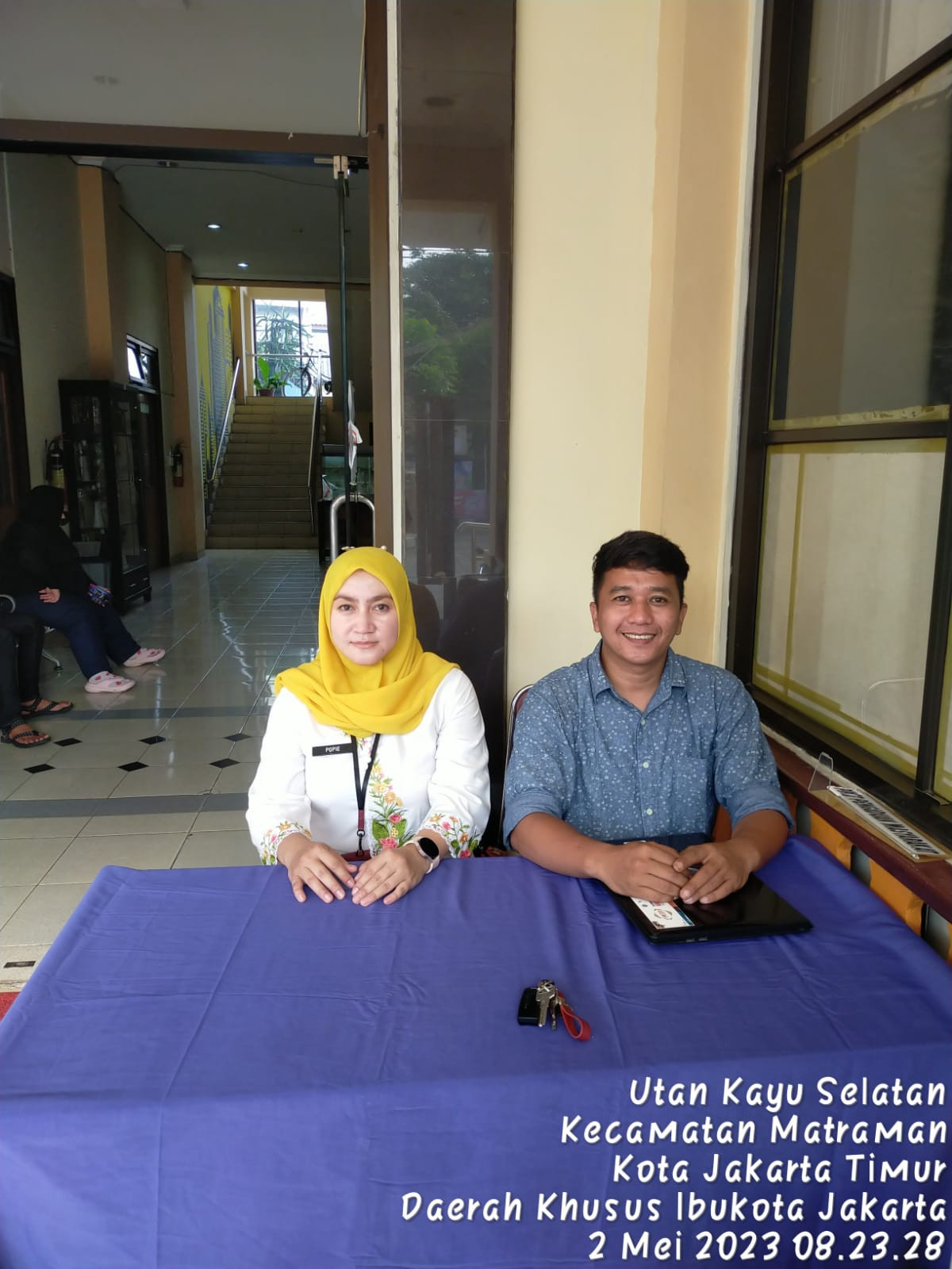 Pengelola RPTRA dan Staf Kelurahan Piket Pos Pengaduan Masyarakat