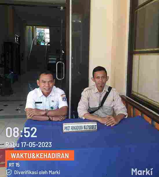 Pengelola RPTRA dan Staf Kelurahan Piket Pos Pengaduan Masyarakat