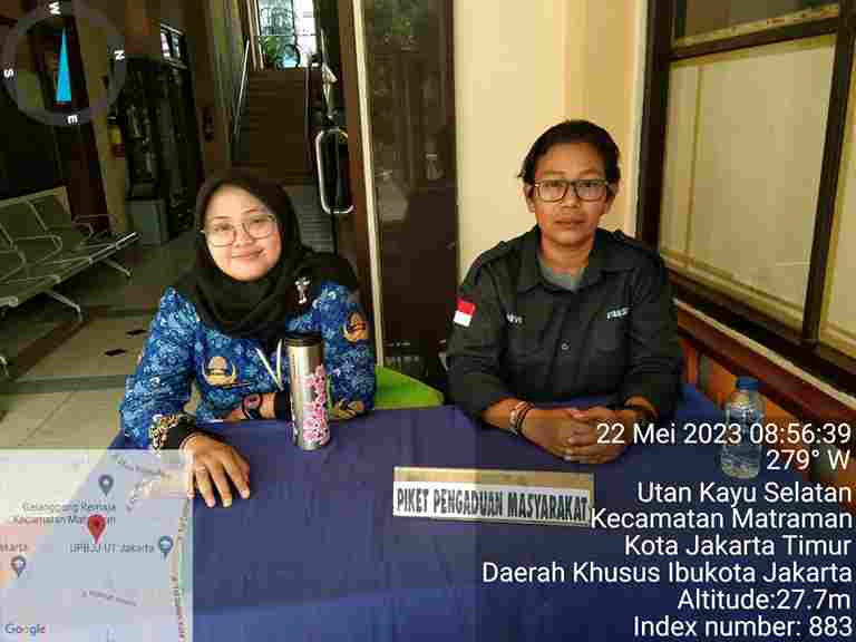 Pengelola RPTRA dan Staf Kelurahan Piket Pos Pengaduan Masyarakat