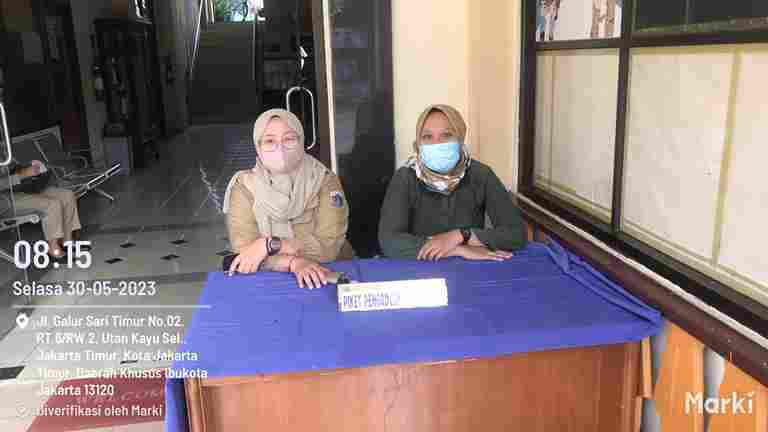 Pengelola RPTRA dan Staf Kelurahan Piket Pos Pengaduan Masyarakat