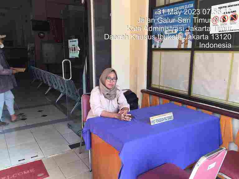 Pengelola RPTRA dan Staf Kelurahan Piket Pos Pengaduan Masyarakat