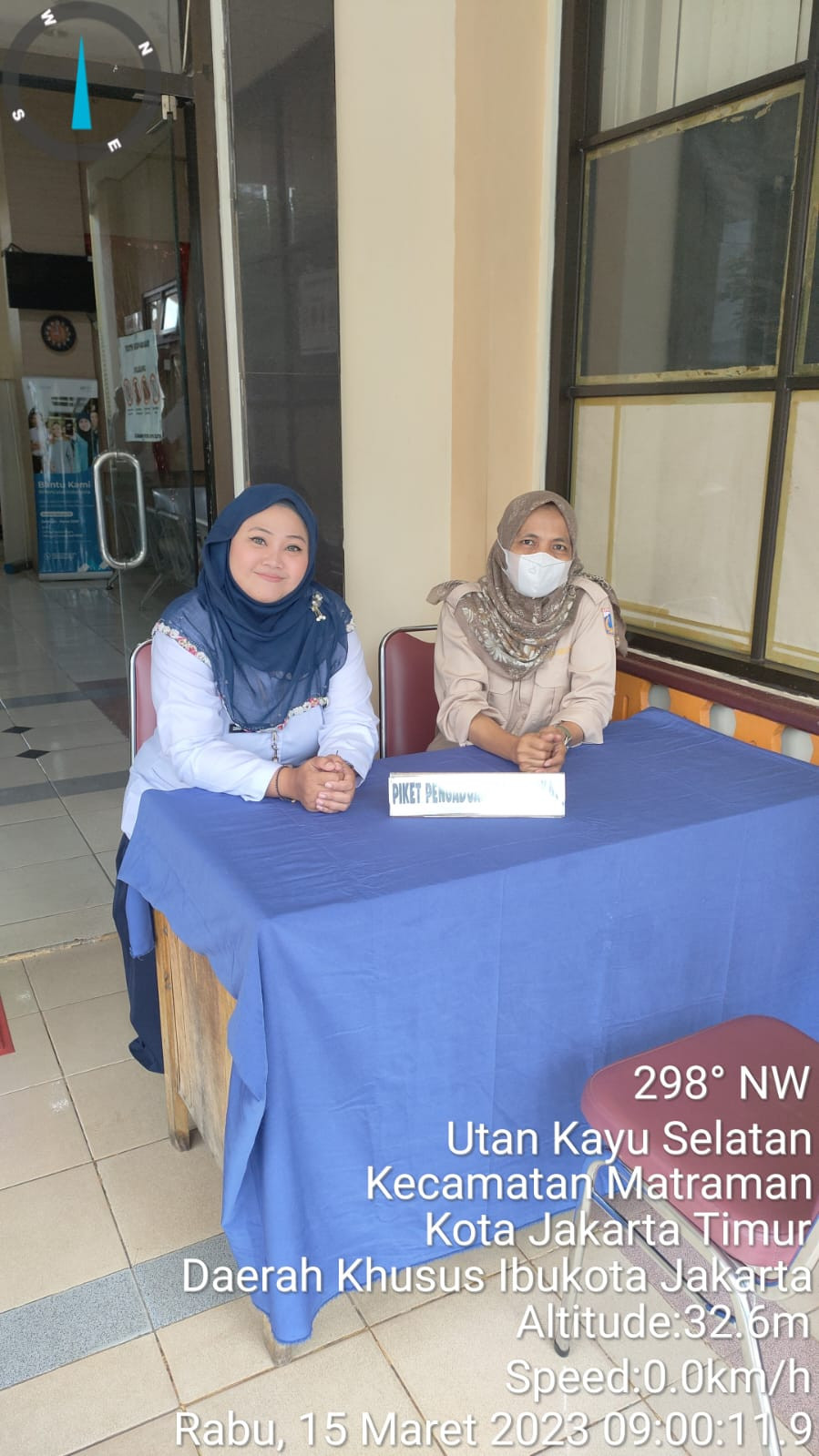 Pengelola Rptra dan Staff Kelurahan Piket Pos dan Pengaduan