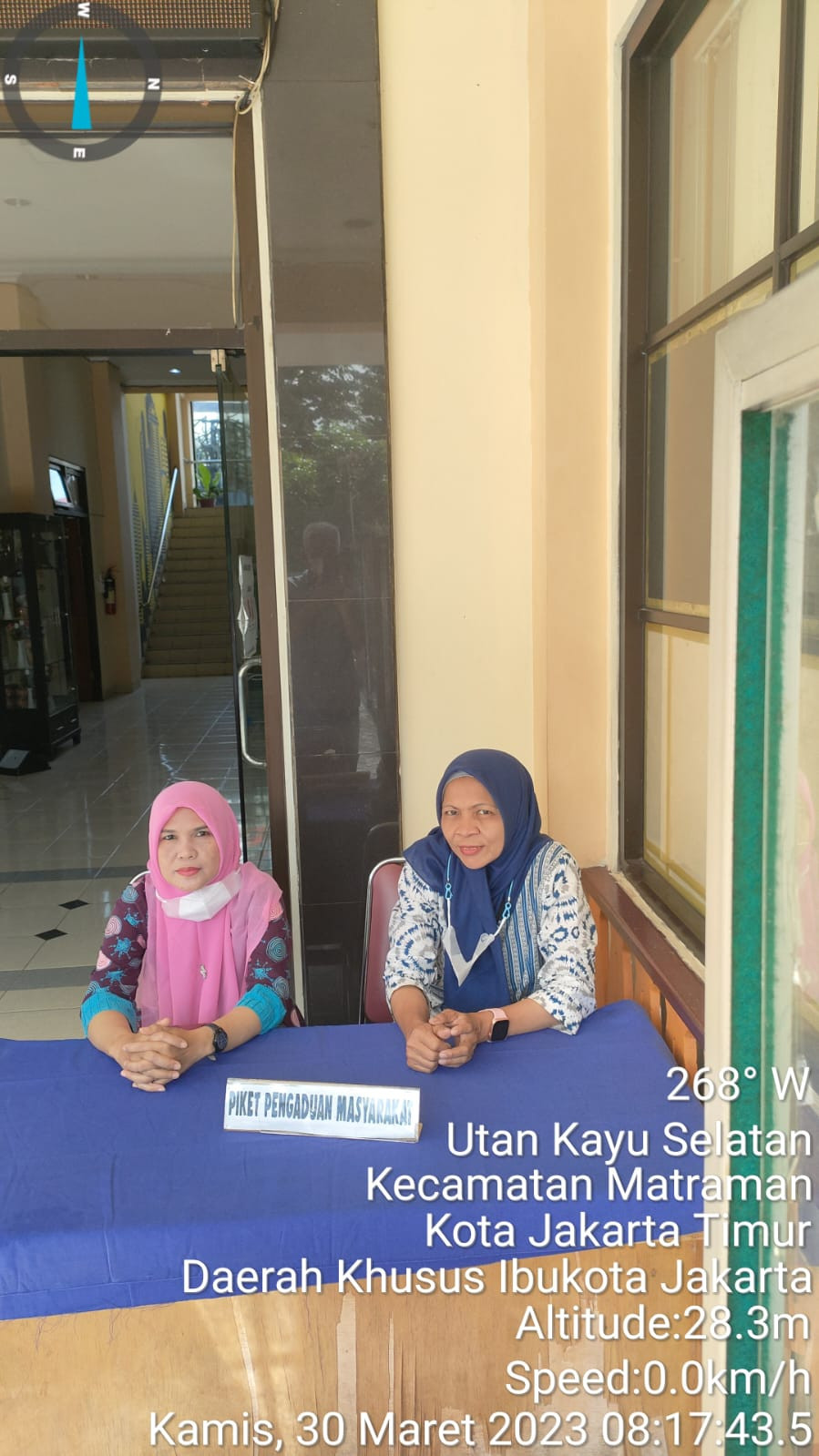 Pengelola Rptra dan Staff Kelurahan Piket Pos dan Pengaduan