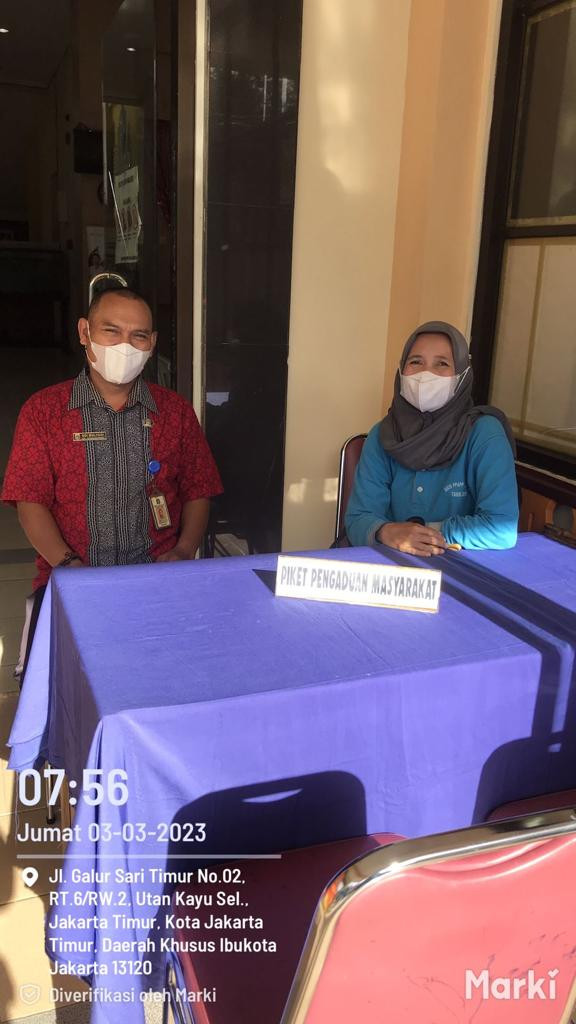 Pengelola RPTRA dan Staff Kelurahan Piket Pos dan Pengaduan