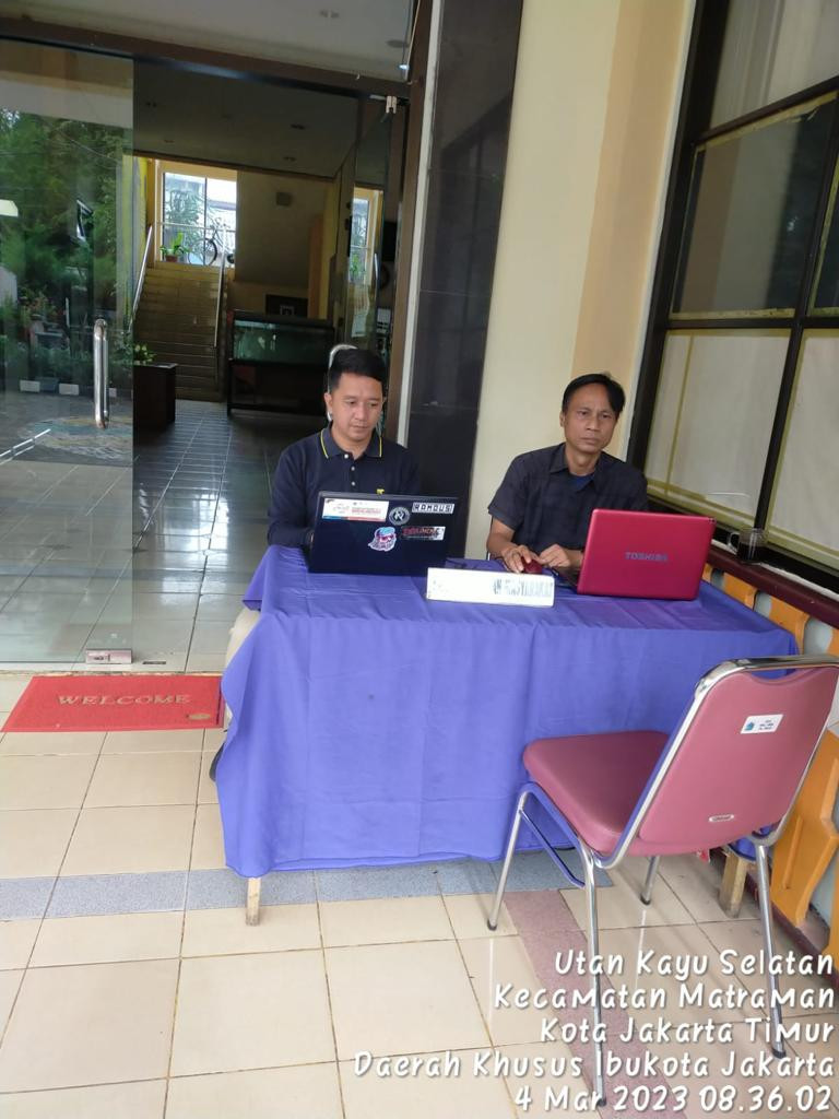 Pengelola RPTRA dan Staff Kelurahan Piket Pos dan Pengaduan