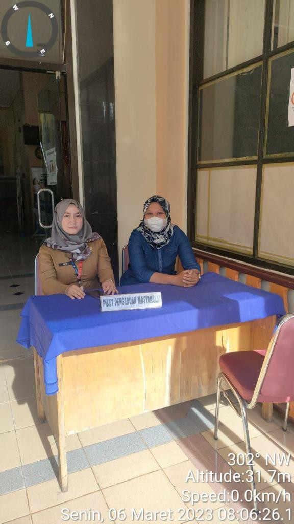 Pengelola RPTRA dan Staff Kelurahan Piket Pos dan Pengaduan