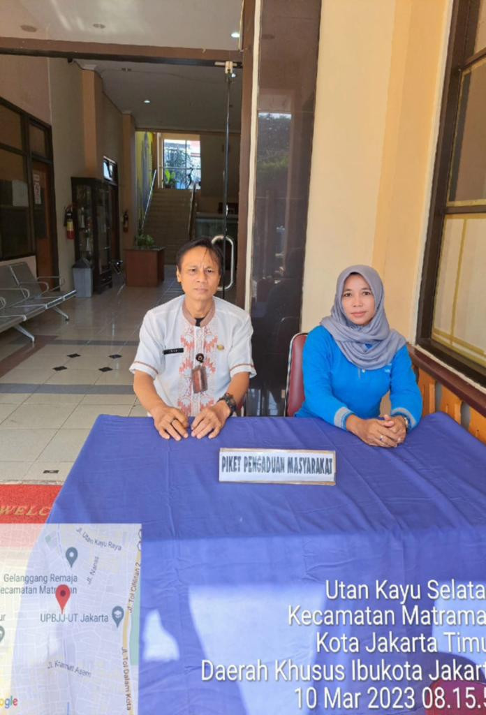 Pengelola RPTRA dan Staff Kelurahan Piket Pos dan Pengaduan
