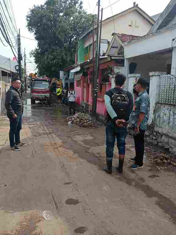 Perbaikan Saluran di RW 01