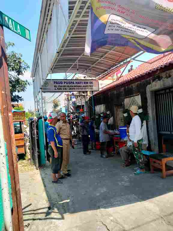 monitor  pembangunan Sekretariat Rw. 006