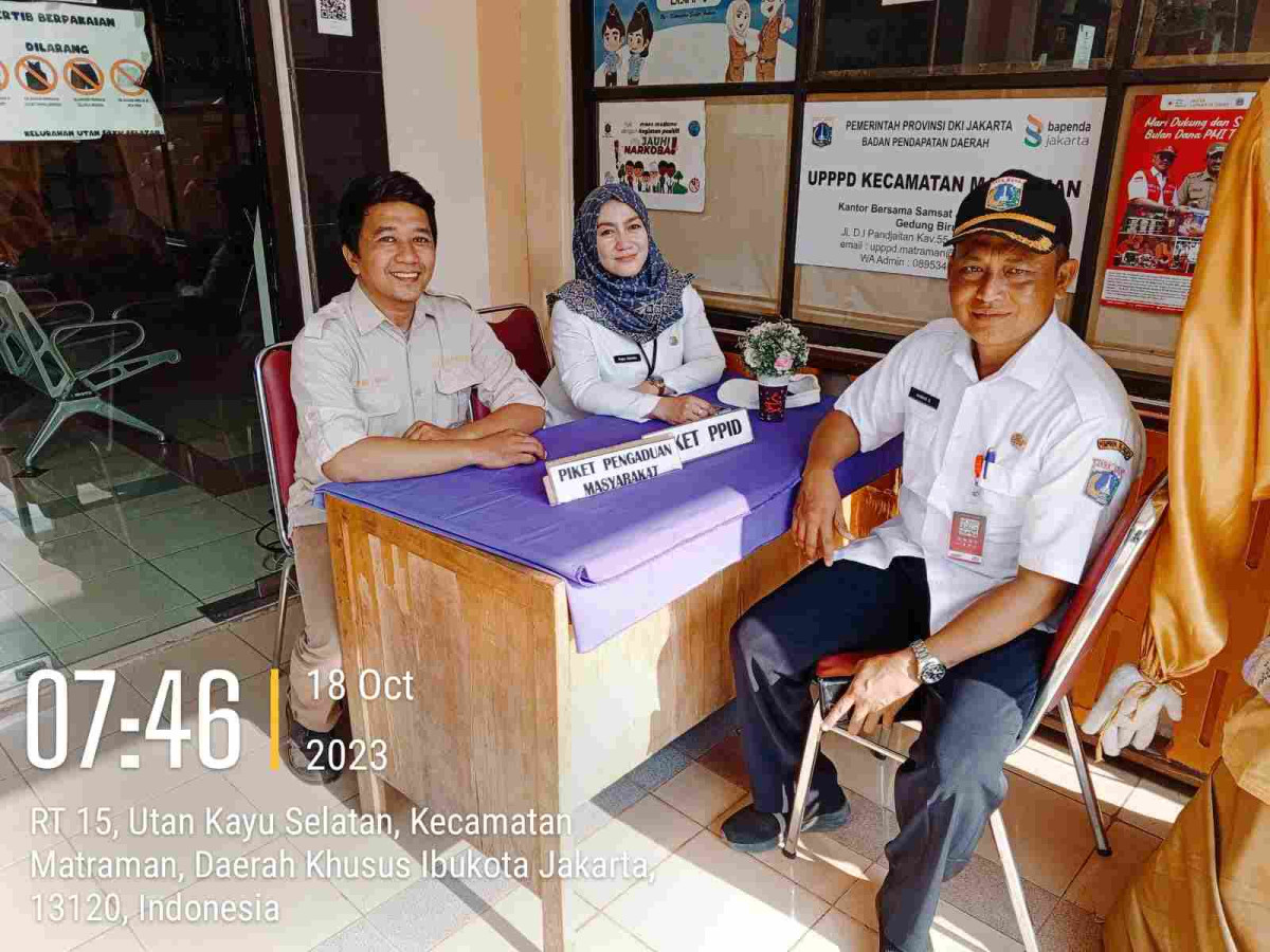 Piket Pos Pengaduan Masyarakat Pengelola RPTRA dan ASN Kelurahan Utan Kayu Selatan