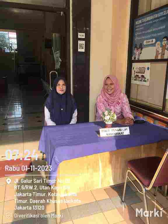 Piket Pos Pengaduan Masyarakat Pengelola RPTRA dan ASN Kelurahan Utan Kayu Selatan