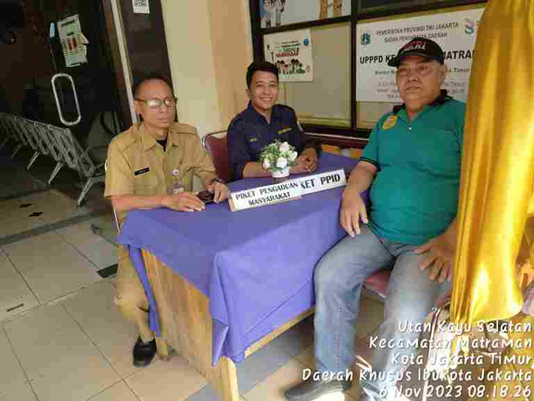Piket Pos Pengaduan Masyarakat Pengelola RPTRA dan ASN  Kelurahan Utan  Kayu Selatan