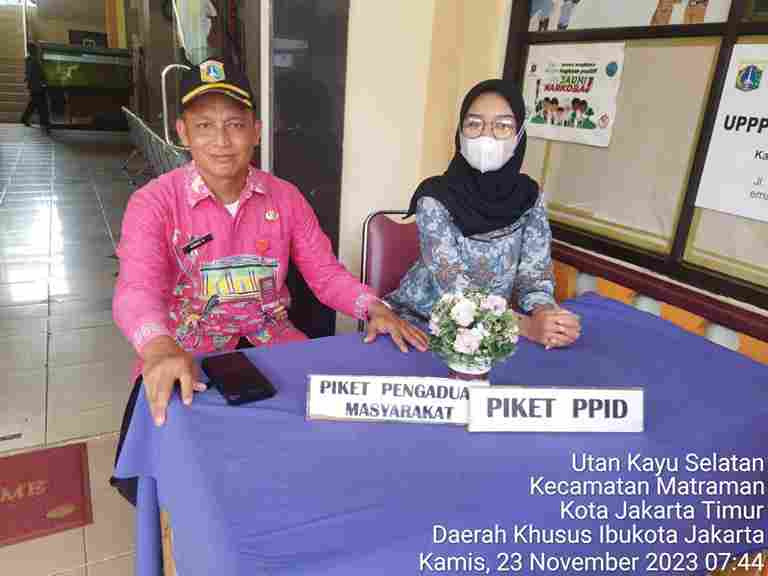 Piket Pos Pengaduan Masyarakat Pengelola RPTRA dan ASN  Kelurahan Utan  Kayu Selatan