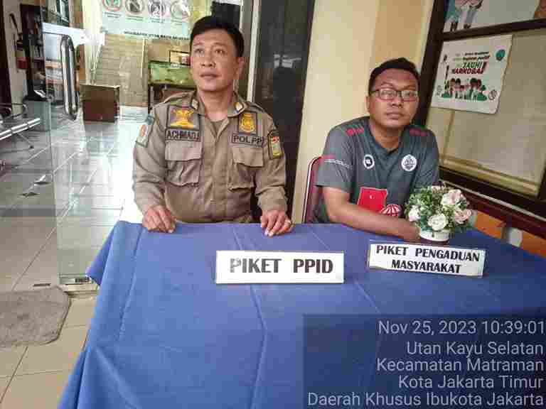 Piket Pos Pengaduan Masyarakat Pengelola RPTRA dan ASN  Kelurahan Utan  Kayu Selatan