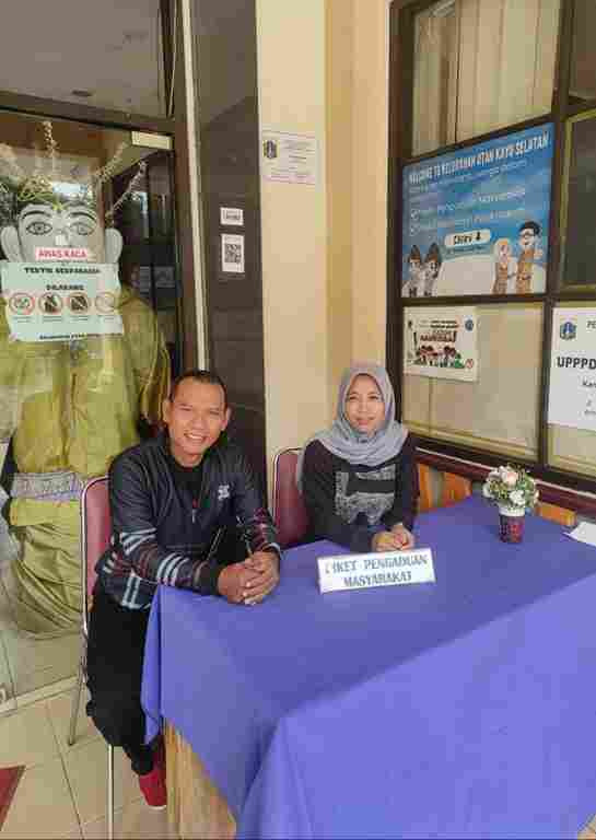 Piket Pos Pengaduan Masyarakat Pengelola RPTRA dan ASN Kelurahan Utan Kayu Selatan