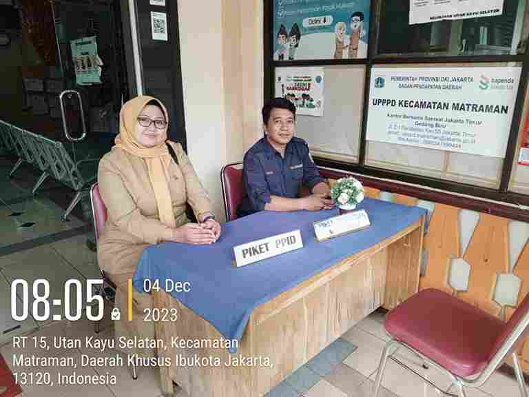 Piket Pos Pengaduan Masyarakat Pengelola RPTRA dan ASN Kelurahan Utan Kayu Selatan