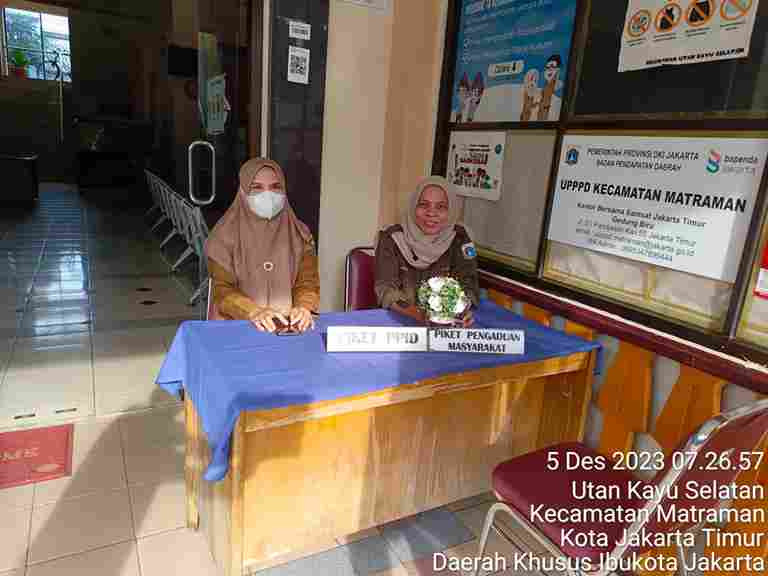 Piket Pos Pengaduan Masyarakat Pengelola RPTRA dan ASN Kelurahan Utan Kayu Selatan