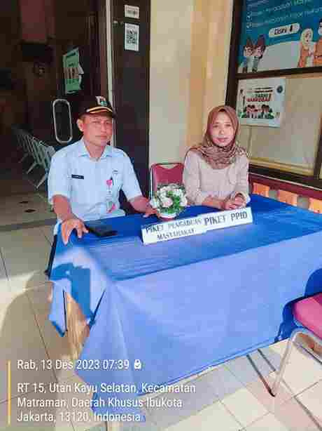 Piket Pos Pengaduan Masyarakat Pengelola RPTRA dan ASN Kelurahan Utan Kayu Selatan