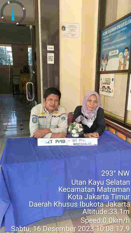 Piket Pos Pengaduan Masyarakat Pengelola RPTRA dan ASN Kelurahan Utan Kayu Selatan