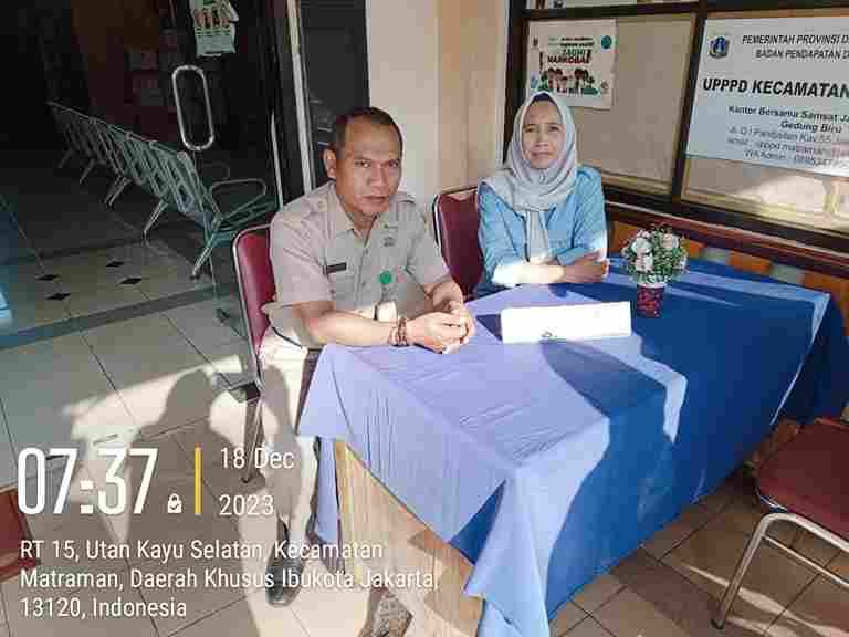 Piket Pos Pengaduan Masyarakat Pengelola RPTRA dan ASN Kelurahan Utan Kayu Selatan