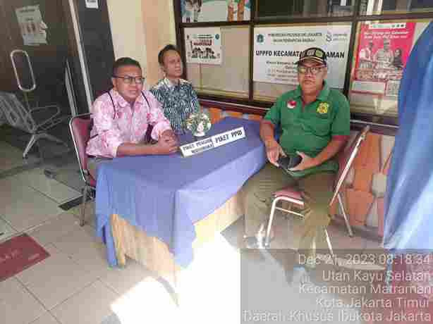 Piket Pos Pengaduan Masyarakat Pengelola RPTRA dan ASN Kelurahan Utan Kayu Selatan