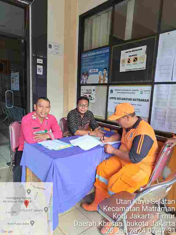 Piket Pos Pengaduan Masyarakat Pengelola RPTRA dan ASN Kelurahana Utan Kayu Selatan