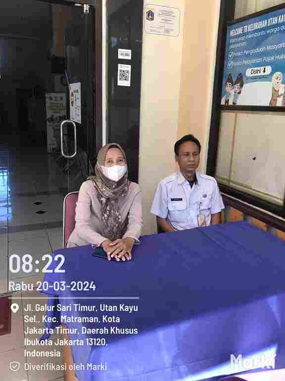 Pengelola RPTRA dan Staf Kelurahan Piket Pos Pengaduan Masyarakat