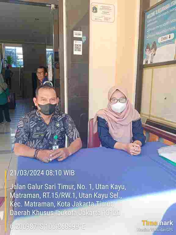 Pengelola RPTRA dan Staf Kelurahan Piket Pos Pengaduan Masyarakat