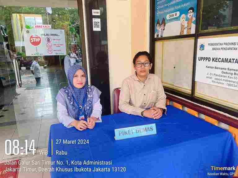 Pengelola RPTRA dan Staf Kelurahan Piket Pos Pengaduan Masyarakat