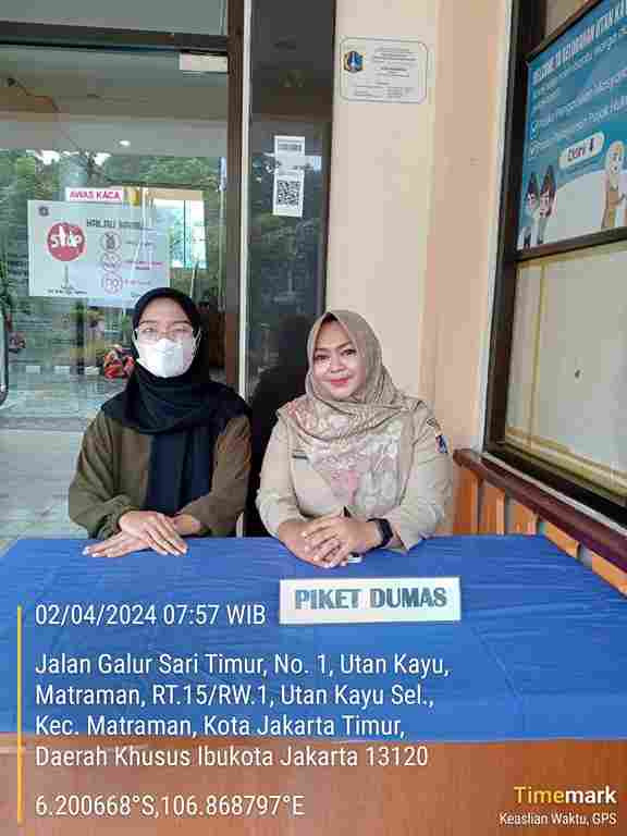 Piket Pos Pengaduan Masyarakat Pengelola RPTRA dan ASN Kelurahana Utan Kayu Selatan